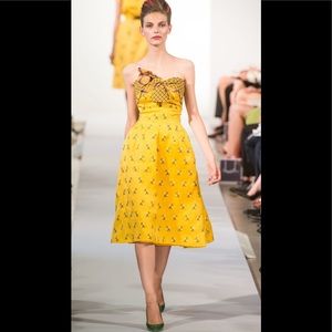 Petite Oscar de la Renta Strapless Cocktail Dress.